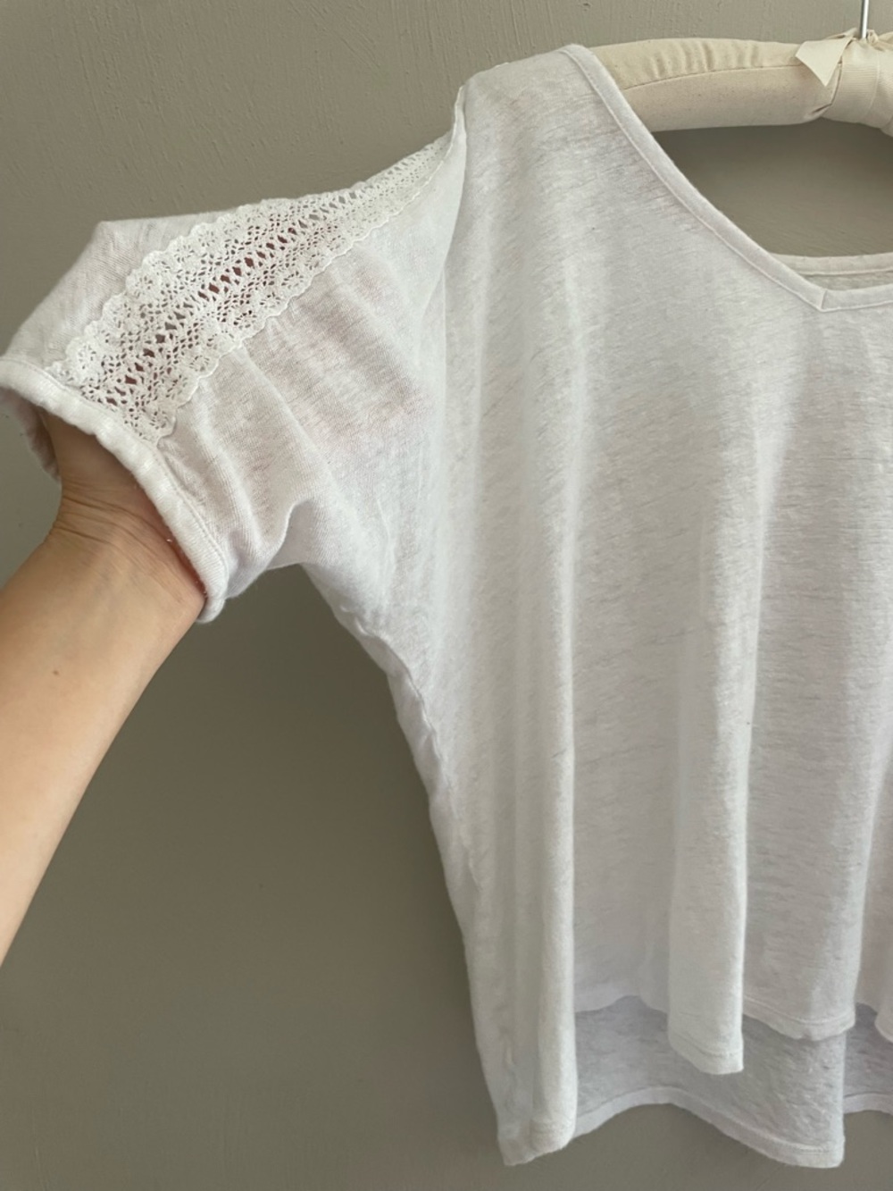 Garnet Hill White V-Neck Linen-Blend Short Sleeve Top - Picture 3 of 6